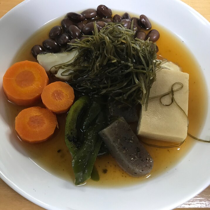 タラと高野豆腐、野菜たちの昆布煮